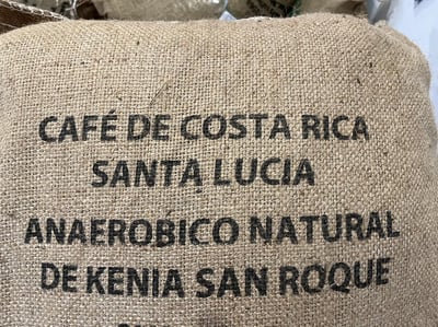 《超級大師咖啡系列：哥斯大黎加  西部谷地 Finca Santa Lucia 聖塔露西亞莊園 Kenia San Roque 肯尼亞･聖克洛 CoE冠軍品種 厭氧日曬/特色咖啡 --果燃繽紛》13