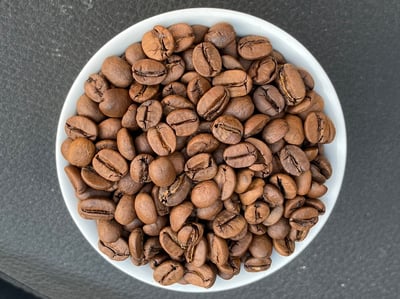 《老巴傳奇咖啡：巴西 Cerrado Mineiro產區 Rio Brilhante 明河莊園 Catuai 99 卡杜愛久久/當地特色品種 ☀日曬咖啡：巧克力葡萄球》12