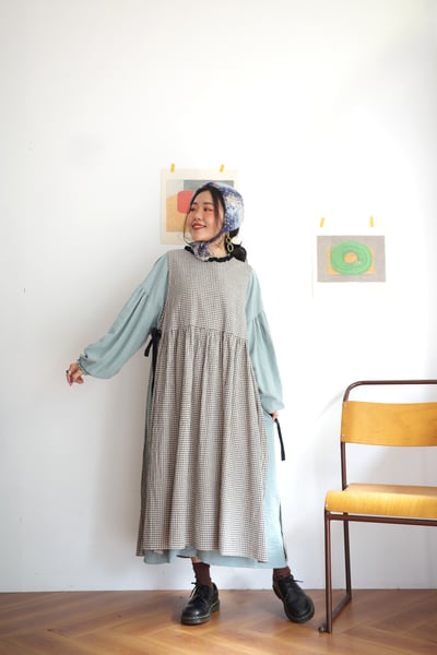 𓏭木耳領邊圍裙式繫帶洋裝10