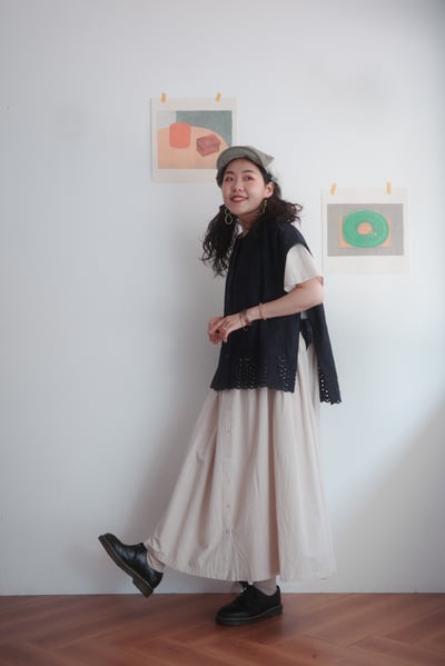 精緻鏤空花朵刺繡繫帶開扣背心3