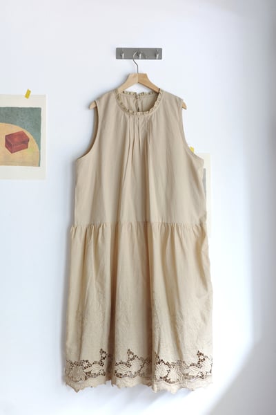 木耳花邊領鏤空雕花背心洋裝襯裙17