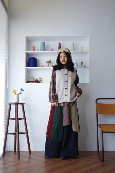 𓏭棒球領混織點圓弧下擺背心2