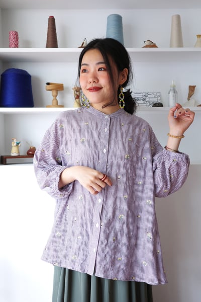 𓏭小花柄刺繡直紋泡泡格襯衫20