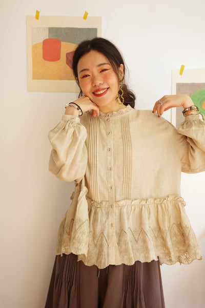 𓏭蕾絲花邊刺繡壓摺上衣16