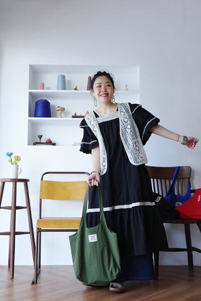 菱格圖紋透紗刺繡Ｖ領背心4