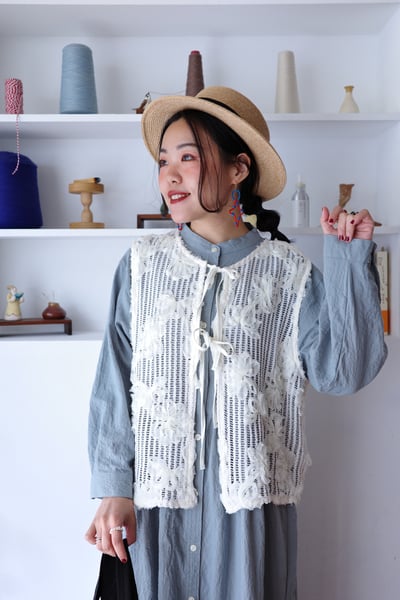 𓏭纏繞花朵洞洞繫帶背心12