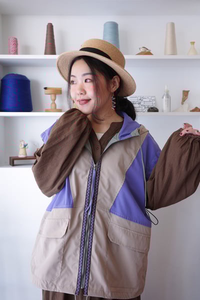 𓏭精緻緹花布料車線魚尾開襟洋裝11