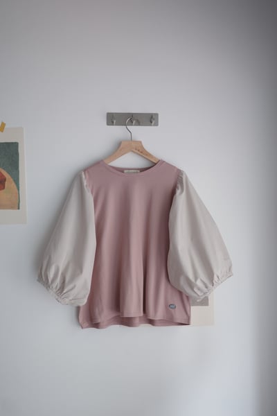 異材質拼接份量感澎袖上衣11