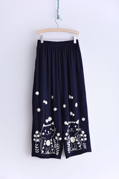 𓏭貓咪樂園手工刺繡長褲1