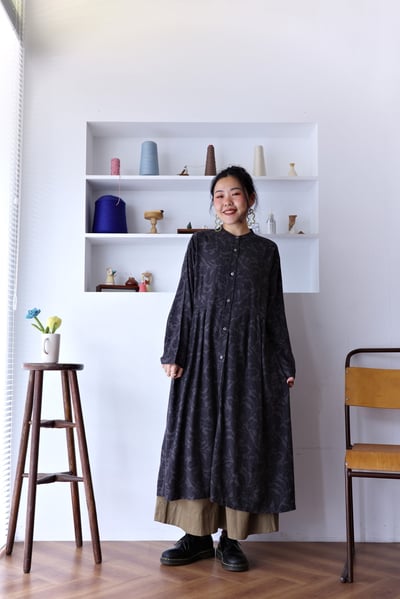 𓏭腰際打褶花草印花洋裝7