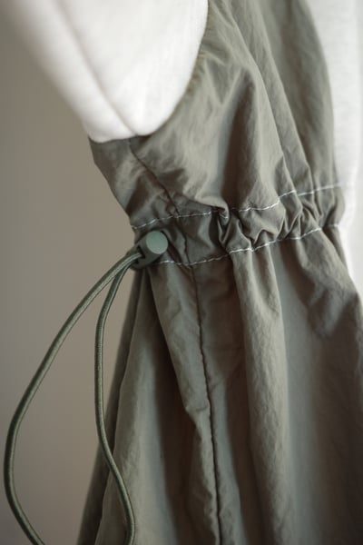 𓏭兩側拼接可調腰身連帽上衣23