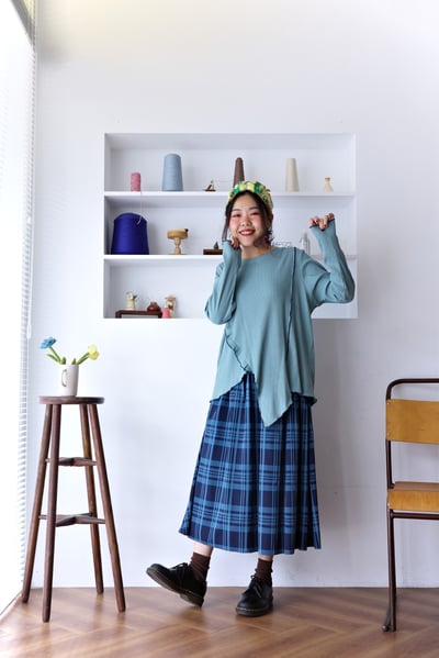 𓏭木耳邊點綴不規則下擺螺紋上衣4