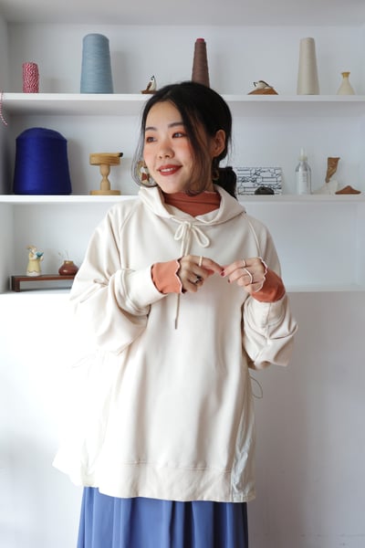 𓏭兩側拼接可調腰身連帽上衣6