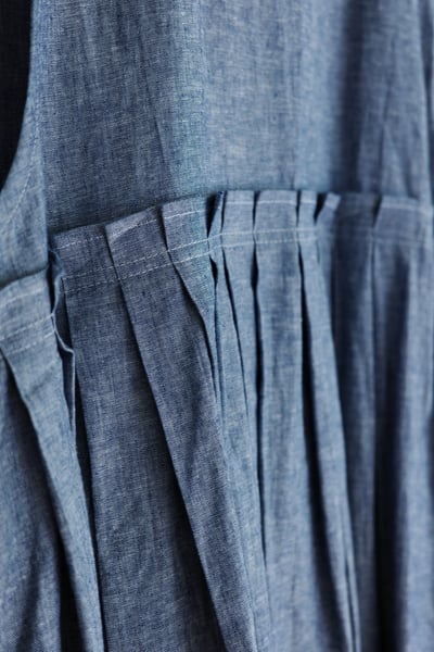 鏤空花朵百摺無袖洋裝5