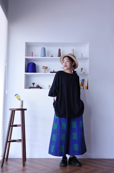 木耳邊點綴前後兩穿純色上衣11