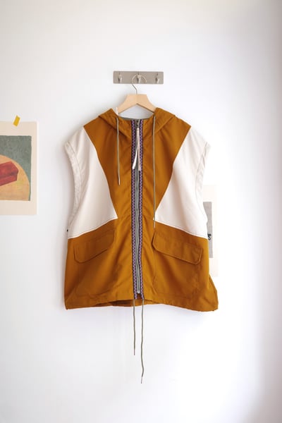 𓏭圖騰織帶色塊拼接連帽風衣背心16