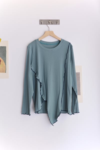 𓏭木耳邊點綴不規則下擺螺紋上衣20