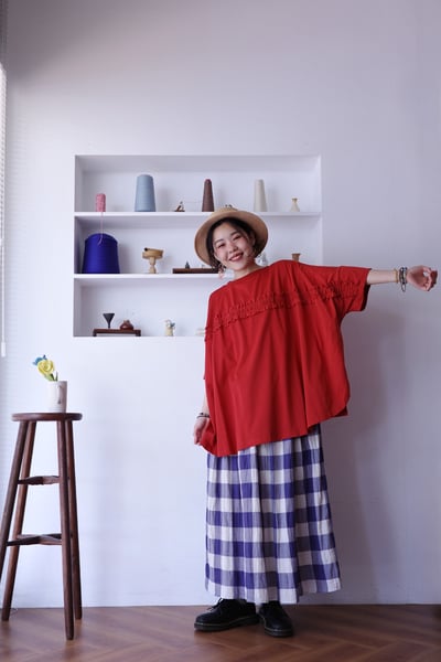 木耳邊點綴前後兩穿純色上衣17