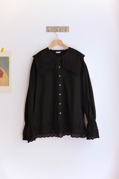 𓏭份量感領片蕾絲拼接襯衫19