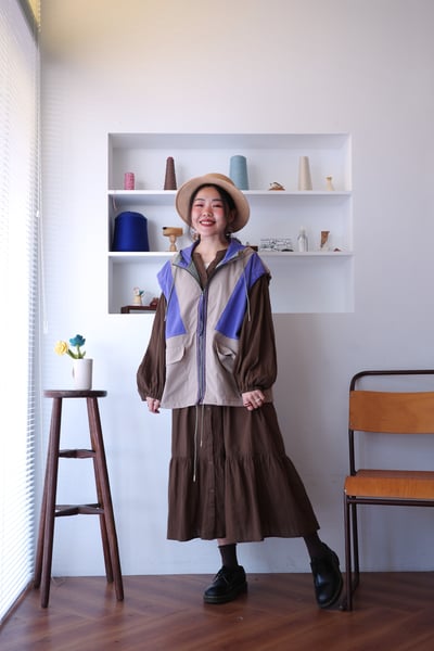 𓏭精緻緹花布料車線魚尾開襟洋裝10