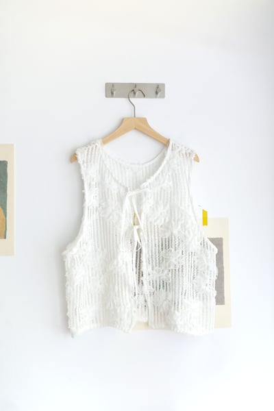 𓏭纏繞花朵洞洞繫帶背心21