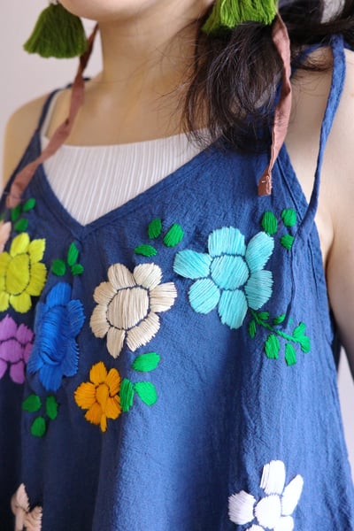 𓏭繽紛花朵刺繡繫帶背心7
