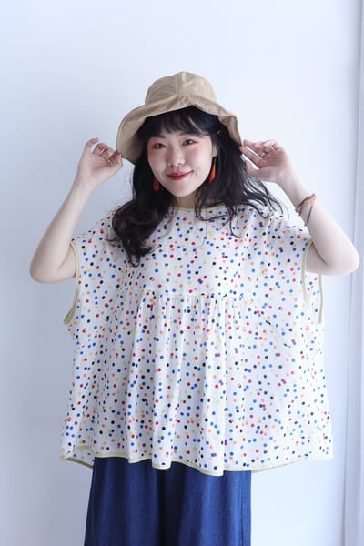 𓏭涼涼彩色波點上衣6
