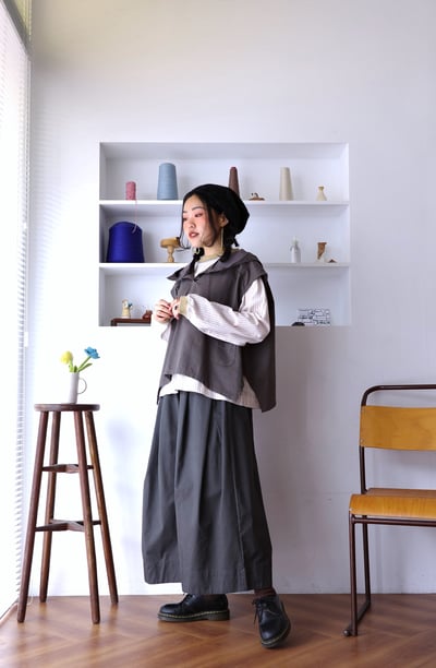 𓏭小布標開衩下擺鬆身連帽背心3