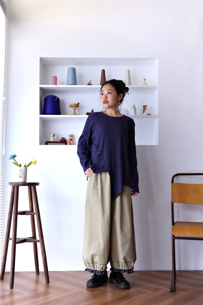 𓏭木耳邊點綴不規則下擺螺紋上衣14