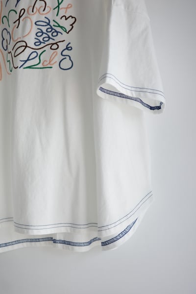 𓏭慵懶線條水果刺繡TEE18