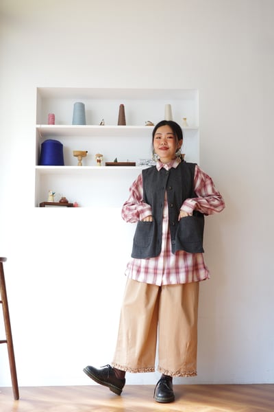 𓏭棒球領混織點圓弧下擺背心14