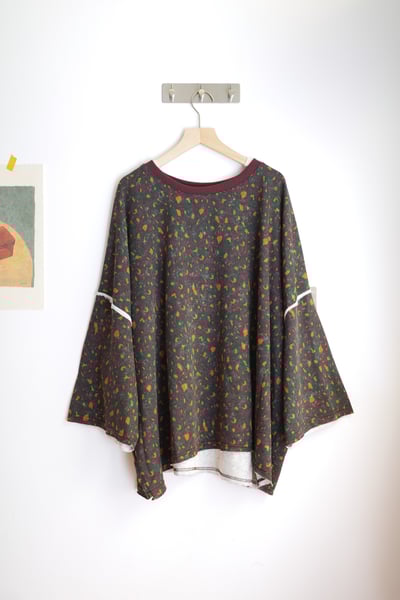 𓏭塗鴉豹紋拼接鬆身上衣14