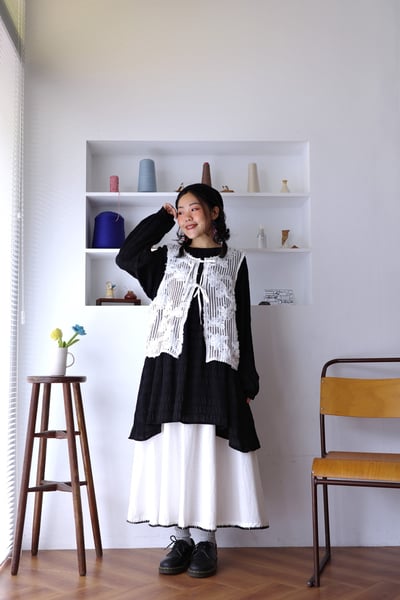 𓏭纏繞花朵洞洞繫帶背心15