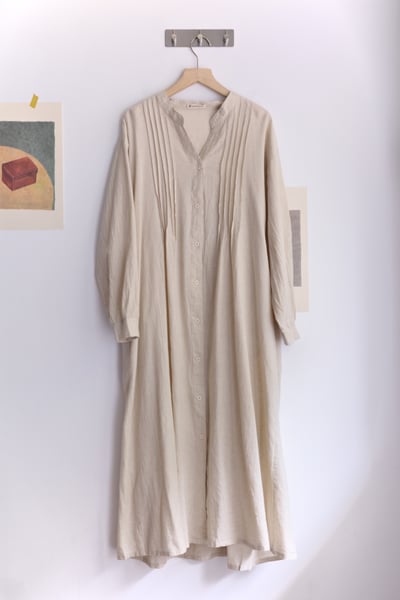 𓏭V字領壓摺開襟純色洋裝20