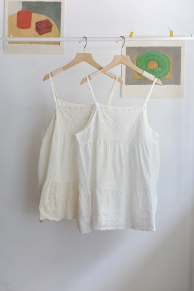 波浪花邊刺繡系肩可調背心1