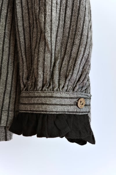 𓏭可拆式領片直紋拼接開襟上衣24