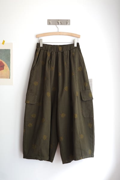 𓏭小樹刺繡大口袋工作繭形褲14