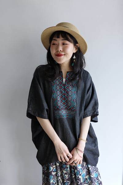 𓏭v領圖騰刺繡裁片拼接上衣17