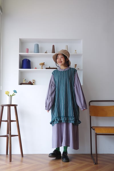 𓏭木耳邊拼接下擺鬆身直紋長背心4