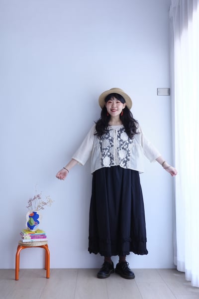 𓏭纏繞花朵刺繡Ｖ領開襟罩衫5