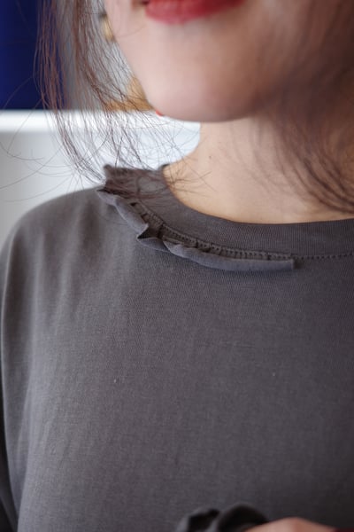 𓏭木耳花邊點綴接袖上衣19