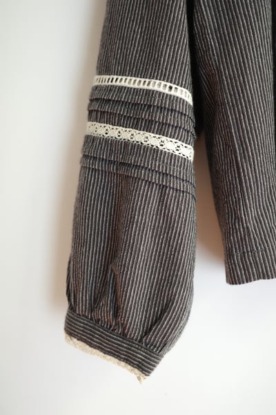 𓏭圖騰刺繡鏤空織帶直紋上衣10