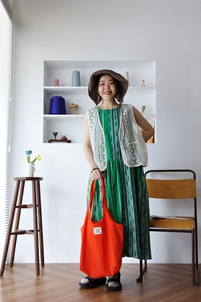 菱格圖紋透紗刺繡Ｖ領背心10