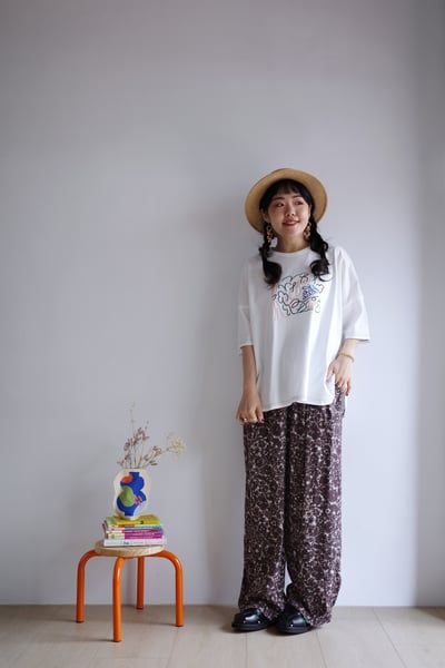 𓏭慵懶線條水果刺繡TEE6