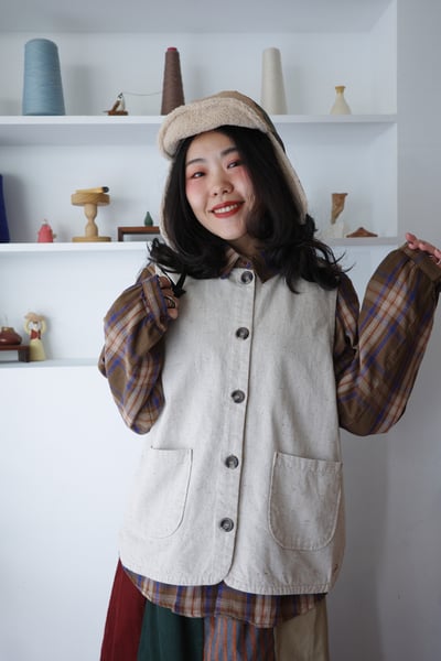 𓏭棒球領混織點圓弧下擺背心7