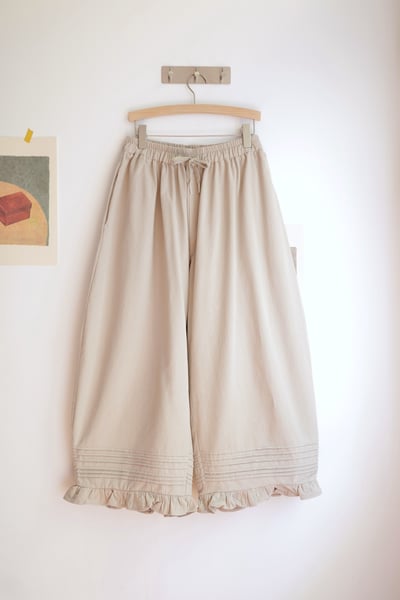 𓏭褲管壓褶木耳花邊繭型褲20