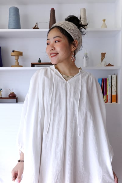 𓏭輕飄飄Ｖ領繫帶抓摺澎袖上衣7