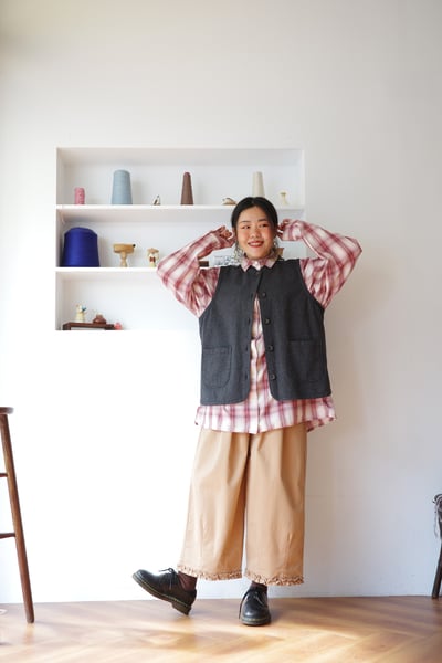 𓏭棒球領混織點圓弧下擺背心6