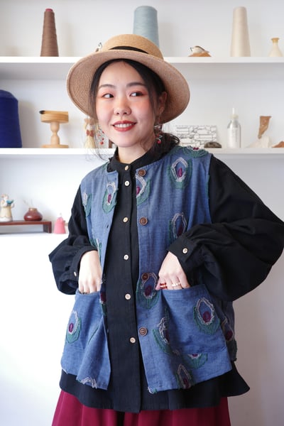 𓏭立體毛邊緹花開襟背心10