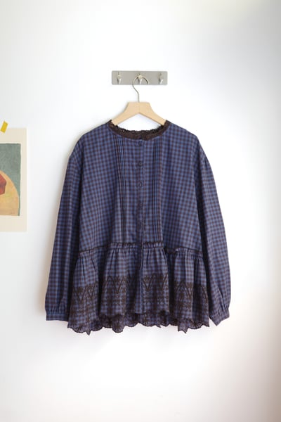 𓏭蕾絲花邊刺繡壓摺上衣18